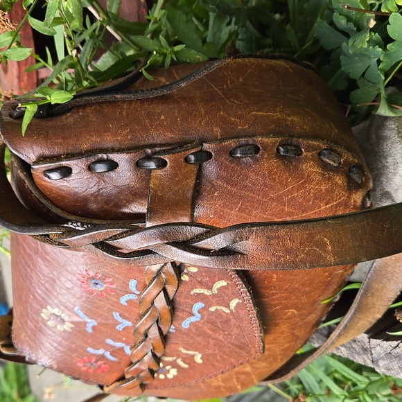 VINTAGE 60s Boho Hand tooled Cowhide Leather Shoulder bag - Picture 4 of 16